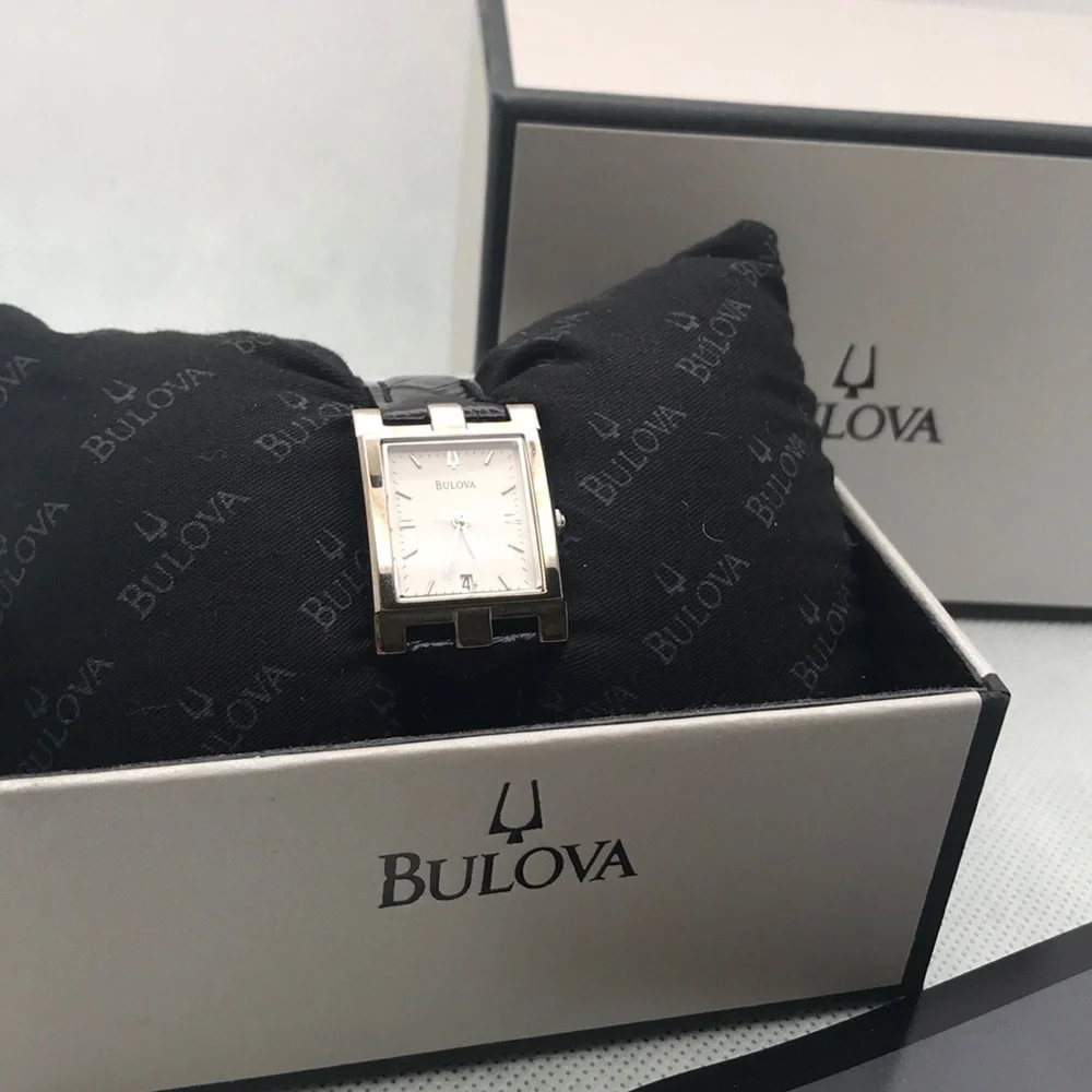 Bulova watch‎